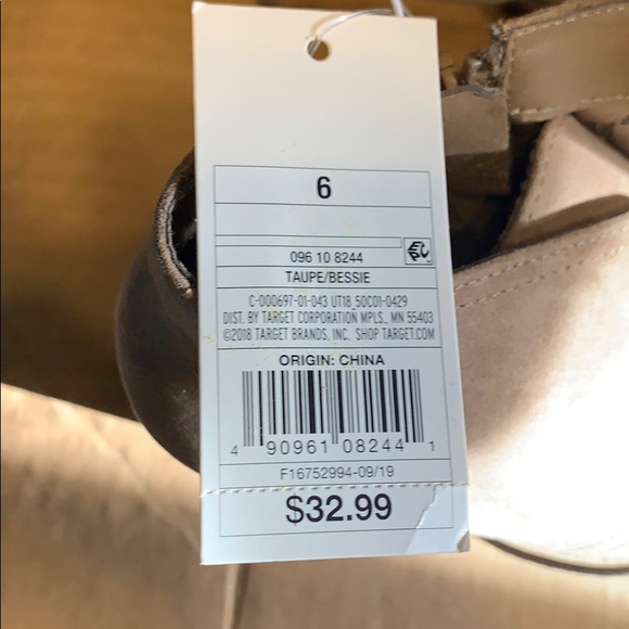 Universal Thread Bessie wedge lace up shoe taupe - Picture 4 of 4